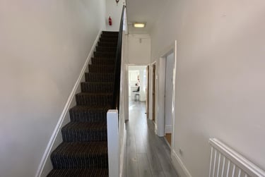 5 bed flat, Ash Grove, Longsight, Manchester, M145GQ - Image 2